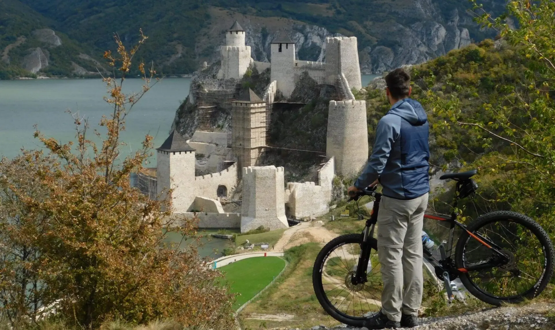 Golubac fortress cycling tour