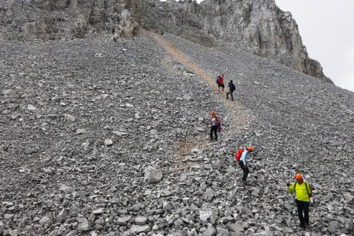 descent from Kuchki Kom