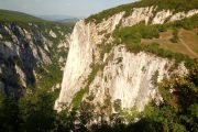 Lazarev kanjon hiking