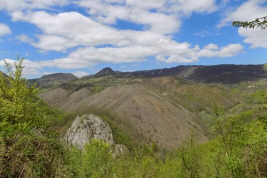 Gvozdačke stene, obronci Povlena Zarožje