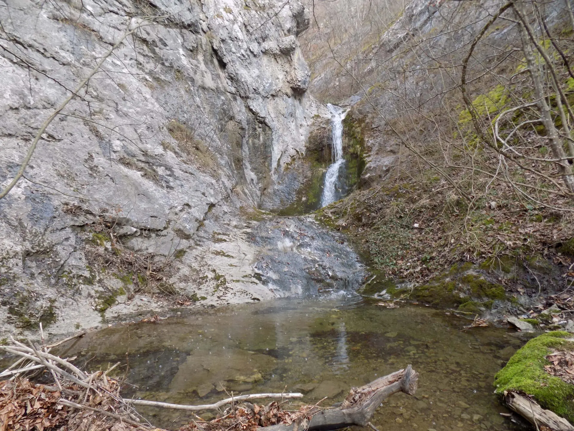 Milušinački vodopad Krstatac